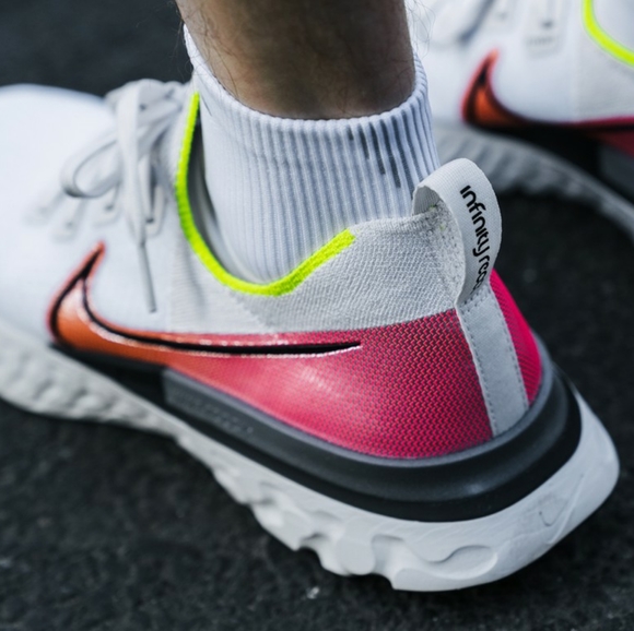 Nike Epic React Infinity Run Flyknit Men's shoes - Picture 2 of 8